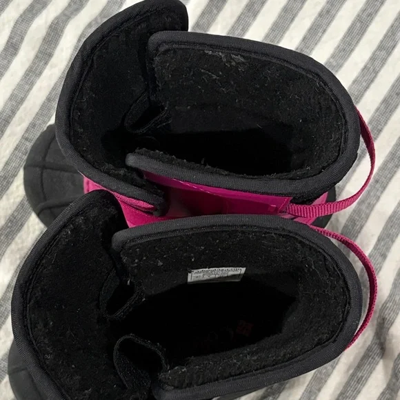 Columbia Kids' Fuchsia and Black Snow Boots - Picture 9 of 10